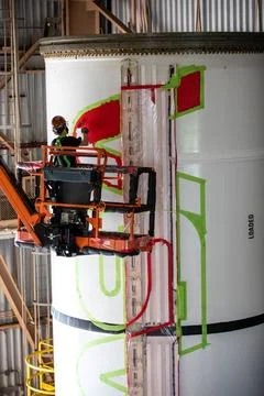 RECORD DATE NOT STATED  A worker with NASAs Exploration Ground Systems (E.. Fotos de archivo