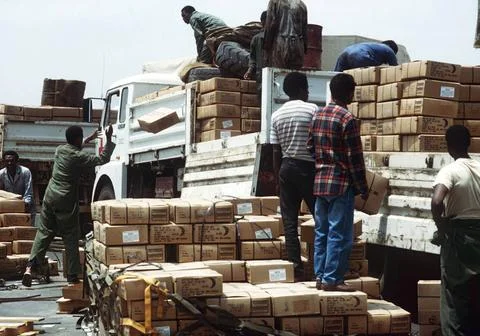 RECORD DATE NOT STATED Workers load boxes containing meals-ready-to-eat (M... Fotos de archivo