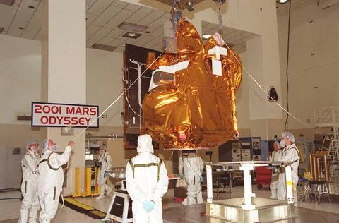 RECORD DATE NOT STATED  With workers keeping watch, the 2001 Mars Odyssey ... Stock Photos