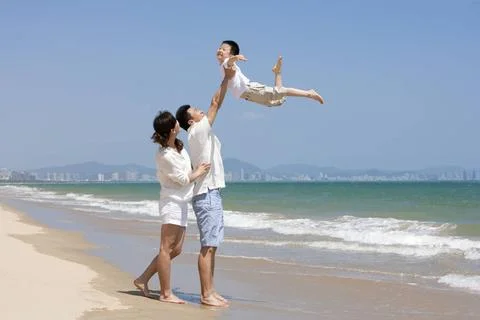 RECORD DATE NOT STATED Young Chinese family playing at the beach Beijing C... Fotos Stock