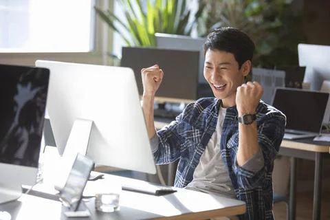 RECORD DATE NOT STATED Young college student using computer Beijing China ... Foto stock
