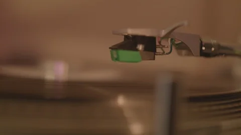 Record Player Arm and Needle Close Up Music From Underneith Vidéo 125046716