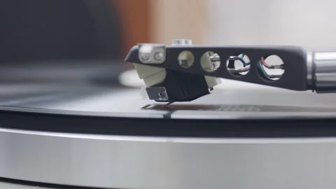 Record player needle on spinning vinyl macro Video stock 137640135