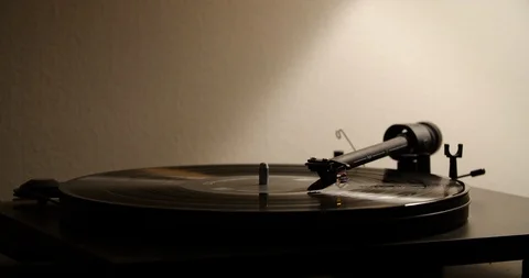 Record player switch sides wide Vídeos de archivo 104110956