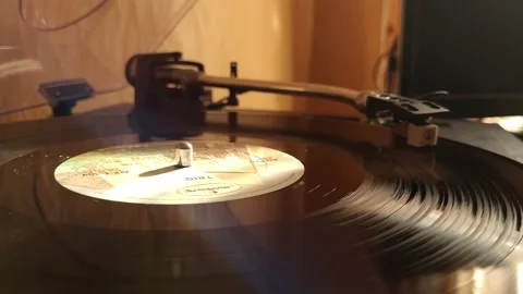 Record on Turntable with Needle 1 UHD 60p 스톡 동영상 167428613