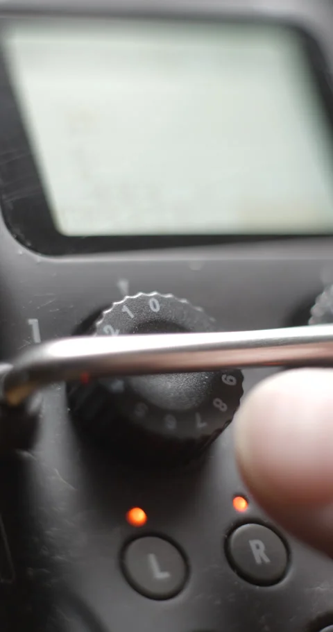 Recorder device, adjusting gain level, vertical view Video stock 280522666