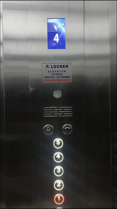 Recording in the elevator 動画素材 220791615