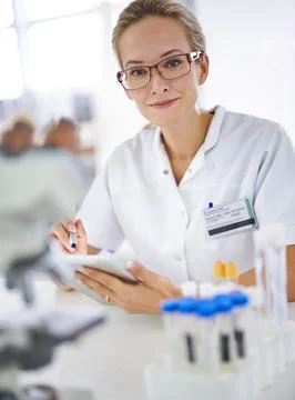 Recording her data for further analysis. A young scientist working on a research Foto stock