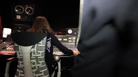 Recording Studio Bass Player 21 스톡 동영상 35871233