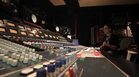 Recording Studio Bass player slapping  18 库存影片 36116513