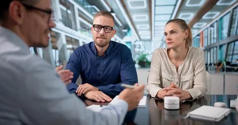 Recruiter And Candidate Shaking Hands During Friendly Office Job Interview Me Fotos Stock