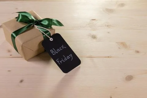 A rectangular black label bearing the words Black Friday alongside a presen.. Foto stock