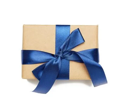 Rectangular box wrapped in brown paper and tied with silk ribbon with a bow Stockfoto's