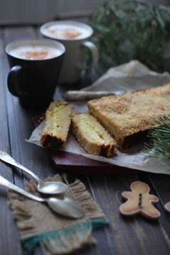 Rectangular cake is a breakdown on wooden background Stockfoto's
