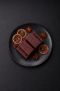 Rectangular chocolate candies with mousse and waffles Foto stock