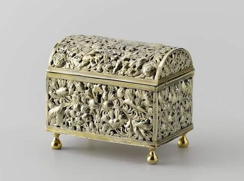 . The rectangular coffin has a broofed, hinged lid and rest on four balust... Foto stock