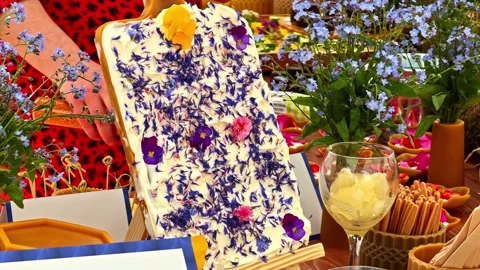 Rectangular Cream-Frosted Cake with Edible Flowers 库存影片 348898594