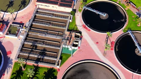 Rectangular filtration basins and circular clarifier tank overhead Vídeos de archivo 334859944