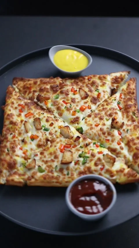 Rectangular pepperoni pizza with melted cheese and crispy crust Stockbeeldmateriaal 307058539