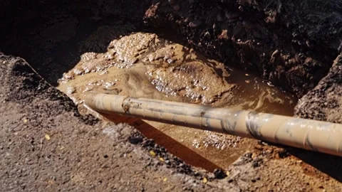 Rectangular pit filled with working fluid operation of horizontal direction.. 스톡 동영상 318612352