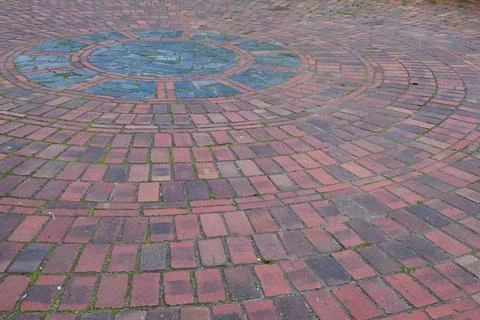 Rectangular street paving slabs are laid out in a circle in perspective Foto stock