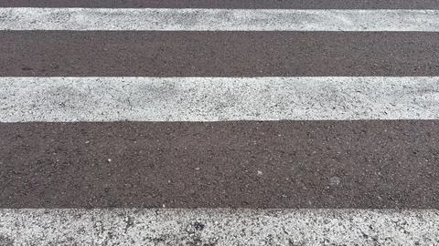 Rectangular white parallel crossings used in cities for pedestrian crossings. Foto stock