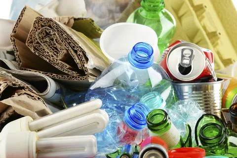 Recyclable garbage consisting of glass, plastic, metal and paper Fotos Stock