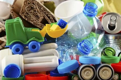 Recyclable garbage consisting of glass, plastic, metal and paper Fotos Stock