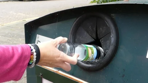 Recycling glass 動画素材 112083764