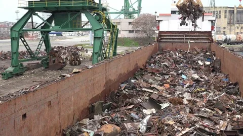 Recycling, loading scrap metal in the ship. Close up 動画素材 170139459