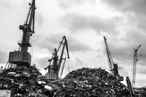 Recycling, loading scrap metal in the ship Stock-Fotos