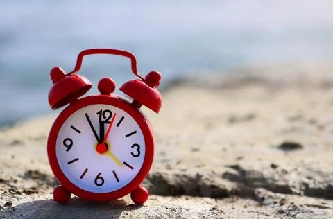 Red alarm clock 库存照片