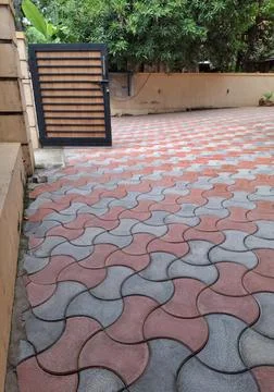 Red and Gray Interlocking Paving Block Driveway 스톡 사진