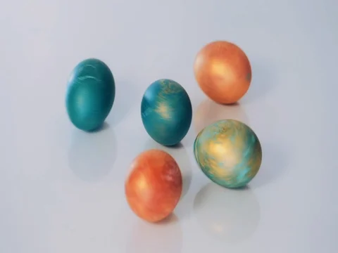 Red and green Easter eggs rotate on white background, slow motion. Stock Footage 73803601