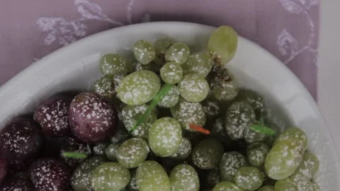 Red and green grape in rustic plate. Top view. Video stock 120007023