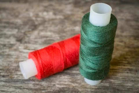 Red and green thread 스톡 사진