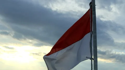 The red and white flag fluttering in the sea breeze above a ship Stock Footage 249712102