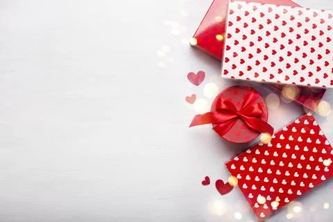 Red and white gift boxes with hearts on grey stone background, festive romant 스톡 사진