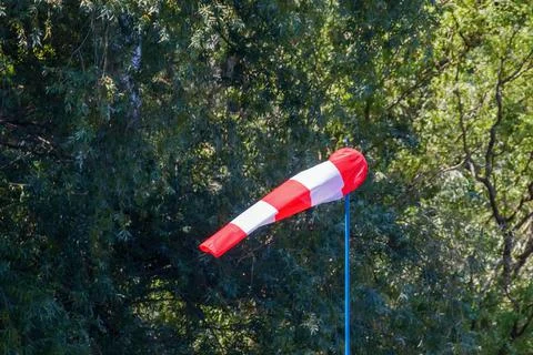 Red and White Windsock indicator of wind Stock-Fotos