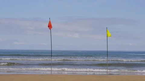 Red and yellow flags waving at the beach Stock-Footage 249508620