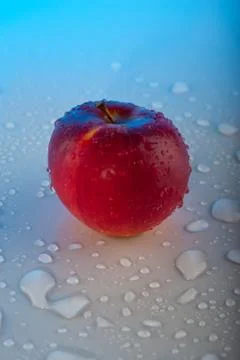 Red apple with drops Foto stock