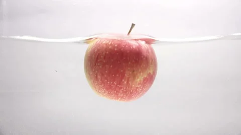 Red Apple Falling in the Water. 4K Video stock 46319385