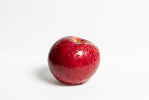 Red apple isolated on white background. Fresh and healthy red apple. Foto stock