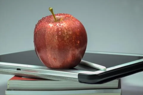 Red apple with tablet pc on white Foto stock