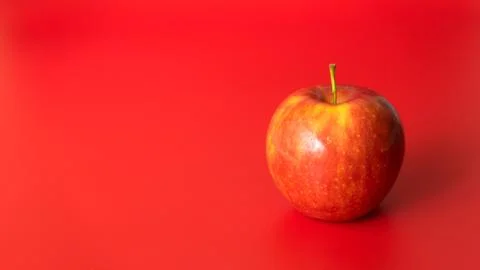 Red apples on a red background. Flat lay, top view Foto stock