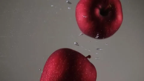 Red apples in water Video stock 197383220