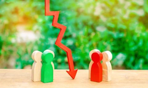 The red arrow separates two opposition groups of people. The concept of a bar 스톡 사진