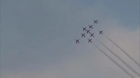 Red Arrows, Royal Air Force Aerobatic Team, Airshow 2024, Teignmouth, Devon, UK Vidéo 279074370