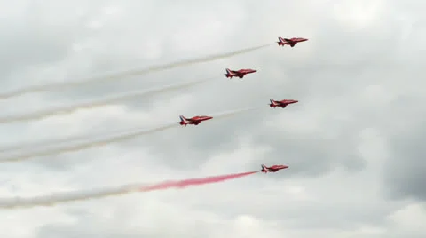 Red Arrows soloists flight encounter 10993 Stock Footage 25002399