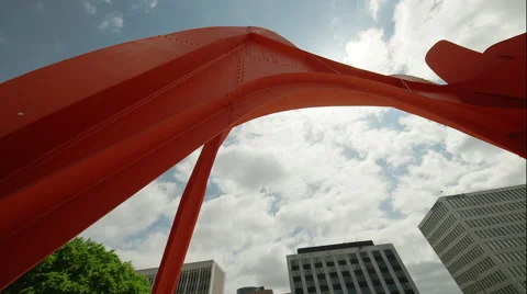 Red art monument in panning motion Vidéo 50483569